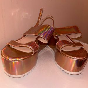 WILD DIVA IRIDESCENT PLATFORM SANDALS- ROSE GOLD